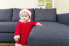 Dziewczynka ubiera z bożymi narodzeniami i uczy się pozycję zdjęcie stock Dziewczynka ubiera z bożymi narodzeniami i uczy się pozycję zdjęcie stock