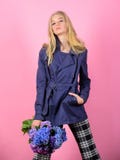 Dziewczyny mody modela odzie?y ?akiet dla wiosny i jesie? przyprawiamy Okopu ?akieta mody trend Musi mie? poj?cie modny zdjęcie royalty free Dziewczyny mody modela odzie?y ?akiet dla wiosny i jesie? przyprawiamy Okopu ?akieta mody trend Musi mie? poj?cie modny zdjęcie royalty free