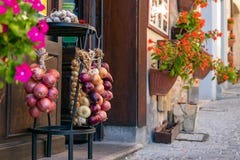Décoration rustique de l'entrée à la barre en petit Italien photographie stock libre de droits Décoration rustique de l'entrée à la barre en petit Italien photographie stock libre de droits