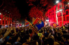 Défenseurs de FC Barcelone célébrant la victoire photo stock Défenseurs de FC Barcelone célébrant la victoire photo stock