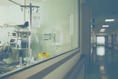 Département de l'hôpital et du couloir dans un obscur, frigh photos stock Département de l'hôpital et du couloir dans un obscur, frigh photos stock