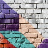Détail abstrait de mur de briques avec le fragment du graffiti coloré Plan rapproché urbain d'art Avec l'endroit pour votre texte photo stock Détail abstrait de mur de briques avec le fragment du graffiti coloré Plan rapproché urbain d'art Avec l'endroit pour votre texte photo stock