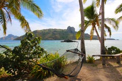 Détendez dans un hamac en île tropicale, Fidji photos stock Détendez dans un hamac en île tropicale, Fidji photos stock