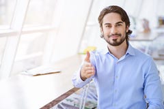 Dê-me o aperto de mão amigável novo fotos de stock Dê-me o aperto de mão amigável novo fotos de stock