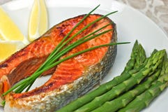 Dîner de bifteck saumoné de Sockeye image libre de droits Dîner de bifteck saumoné de Sockeye image libre de droits