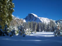 DÔME D'HIVER DE YOSEMITE DEMI images stock DÔME D'HIVER DE YOSEMITE DEMI images stock