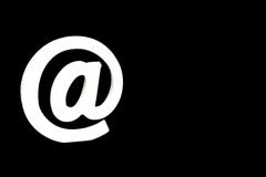 E-Mailcomcept Treten Sie mit uns f?r Feedback in Verbindung E-Mail-Symbol auf schwarzem Hintergrund stockfotografie E-Mailcomcept Treten Sie mit uns f?r Feedback in Verbindung E-Mail-Symbol auf schwarzem Hintergrund stockfotografie