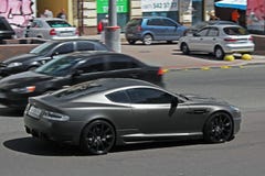 E Progetto Kahn Matt Aston Martin DBS sulla strada a Kiev immagine stock E Progetto Kahn Matt Aston Martin DBS sulla strada a Kiev immagine stock