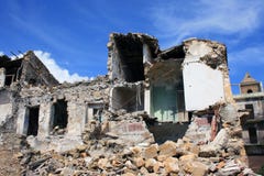 Earthquake destroy