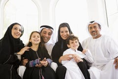 eastern family middle στοκ εικόνες με δικαίωμα ελεύθερης χρήσης eastern family middle στοκ εικόνες με δικαίωμα ελεύθερης χρήσης