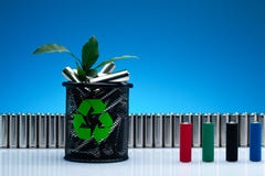 Ecología que recicla la batería del concepto, de la energía de la naturaleza, encendido usado o nuevo Fotografía de archivo libre de regalías Ecología que recicla la batería del concepto, de la energía de la naturaleza, encendido usado o nuevo Fotografía de archivo libre de regalías