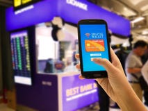Ecommerce, умная оплата, дело и технология Бумажник цифров стоковое изображение rf Ecommerce, умная оплата, дело и технология Бумажник цифров стоковое изображение rf