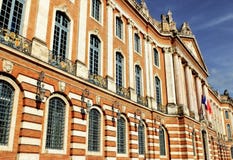 Edificio de Capitole, ayuntamiento Toulouse y teatro, Francia foto de archivo Edificio de Capitole, ayuntamiento Toulouse y teatro, Francia foto de archivo