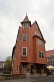 Edificio residenziale sul quadrato di Trodelmarkt nel centro urbano di Norimberga Immagini Stock Libere da Diritti Edificio residenziale sul quadrato di Trodelmarkt nel centro urbano di Norimberga Immagini Stock Libere da Diritti