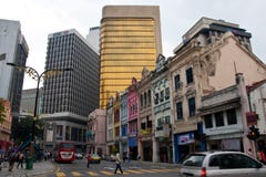 Edificios viejos y nuevos en Kuala Lumpur imágenes de archivo libres de regalías Edificios viejos y nuevos en Kuala Lumpur imágenes de archivo libres de regalías