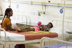 Editoriale di Documetary Ospedale di Pondicherry Jipmer, India - 1° giugno 2014 Documentario pieno circa il paziente e la loro fa immagini stock libere da diritti Editoriale di Documetary Ospedale di Pondicherry Jipmer, India - 1° giugno 2014 Documentario pieno circa il paziente e la loro fa immagini stock libere da diritti