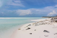 Een Caraïbisch strand in Sandy Cay, de Bahamas stock afbeelding Een Caraïbisch strand in Sandy Cay, de Bahamas stock afbeelding