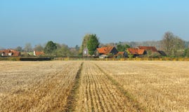 Een Engels Landelijk Landschap met Boerderij stock foto's Een Engels Landelijk Landschap met Boerderij stock foto's