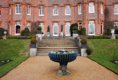 Een Engelse Huis Stateley en een tuin royalty-vrije stock afbeeldingen Een Engelse Huis Stateley en een tuin royalty-vrije stock afbeeldingen