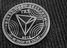 Een fragment van muntstukcryptocurrency tron TRX-embleem royalty-vrije stock afbeelding Een fragment van muntstukcryptocurrency tron TRX-embleem royalty-vrije stock afbeelding