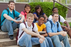 Een groep multiculturele studenten, vrienden royalty-vrije stock fotografie Een groep multiculturele studenten, vrienden royalty-vrije stock fotografie
