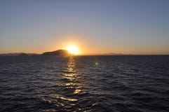 Een kleurrijke zonsondergang in ARANCI-GOLFhaven Sardinige Stock Afbeeldingen Een kleurrijke zonsondergang in ARANCI-GOLFhaven Sardinige Stock Afbeeldingen