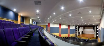 Een leeg auditorium-Theater stock afbeeldingen Een leeg auditorium-Theater stock afbeeldingen