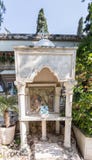 Een plaats van verering in de binnenplaats van Kerk van Mary Magdalene in Jeruzalem, Israël royalty-vrije stock afbeeldingen Een plaats van verering in de binnenplaats van Kerk van Mary Magdalene in Jeruzalem, Israël royalty-vrije stock afbeeldingen