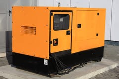 Eenerator diesel ausiliario giallo per l'emergenza Electric Power Immagine Stock Libera da Diritti Eenerator diesel ausiliario giallo per l'emergenza Electric Power Immagine Stock Libera da Diritti