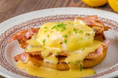 Eggs a Benedicto con tocino fotos de archivo libres de regalías Eggs a Benedicto con tocino fotos de archivo libres de regalías