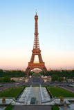 Eiffelturm an der Dämmerung, Paris, Frankreich Lizenzfreies Stockbild Eiffelturm an der Dämmerung, Paris, Frankreich Lizenzfreies Stockbild