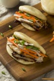Eigengemaakte Gestoomde Varkensvleesbuik Bao Buns stock foto's Eigengemaakte Gestoomde Varkensvleesbuik Bao Buns stock foto's