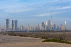 Ein Glättungsschuß der Dubai-Skyline stockfotos Ein Glättungsschuß der Dubai-Skyline stockfotos