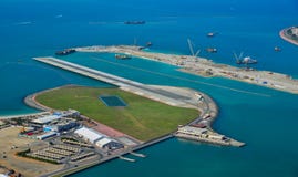 Ein kleiner Flughafen auf der künstlichen Insel stockfoto Ein kleiner Flughafen auf der künstlichen Insel stockfoto