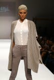 Ein Modell geht die Rollbahn an der Anje-Modeschau während Frühlings-New- Yorkmode-Woche 2016 stockbilder Ein Modell geht die Rollbahn an der Anje-Modeschau während Frühlings-New- Yorkmode-Woche 2016 stockbilder
