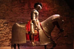 Ein Ritter und ein Pferd lizenzfreie stockfotos Ein Ritter und ein Pferd lizenzfreie stockfotos