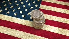 Ein Stapel von Bitcoin-Münzen steht auf der Flagge von USA 3d übertragen stock abbildung Ein Stapel von Bitcoin-Münzen steht auf der Flagge von USA 3d übertragen stock abbildung