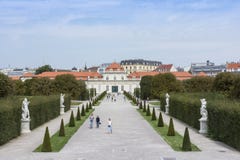 Eine Ansicht des Gartens und des Belvederegebäudes in Wien stockbilder Eine Ansicht des Gartens und des Belvederegebäudes in Wien stockbilder