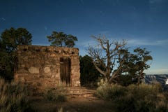 Eine lange Belichtung eines Steingebäudes nachts in Nationalpark Grand Canyon s stockfotos Eine lange Belichtung eines Steingebäudes nachts in Nationalpark Grand Canyon s stockfotos