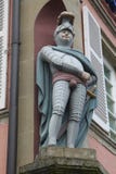 Eine Ritterstatue in mittelalterlichem Europa lizenzfreies stockbild Eine Ritterstatue in mittelalterlichem Europa lizenzfreies stockbild