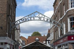 Eingang zum Markt des heillosen Durcheinanders in historischer York-Mitte, York, Y lizenzfreie stockfotografie Eingang zum Markt des heillosen Durcheinanders in historischer York-Mitte, York, Y lizenzfreie stockfotografie