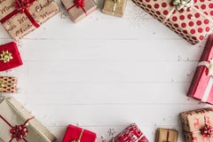 Eingewickelte Weihnachtsgeschenke Eingewickelte Weihnachtsgeschenke