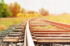 Eisenbahnlinie am Sonnenuntergang lizenzfreie stockbilder Eisenbahnlinie am Sonnenuntergang lizenzfreie stockbilder