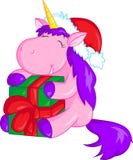 Ejemplo adorable de un pequeño unicornio lindo que lleva a cabo y que abraza un regalo de Navidad, coloreado maravillosamente, pa stock de ilustración Ejemplo adorable de un pequeño unicornio lindo que lleva a cabo y que abraza un regalo de Navidad, coloreado maravillosamente, pa stock de ilustración