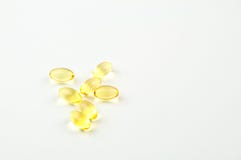El aceite de pescado omega3 encapsula el añadido biológicamente activo en una opinión superior del primer ligero del fondo foto de archivo libre de regalías El aceite de pescado omega3 encapsula el añadido biológicamente activo en una opinión superior del primer ligero del fondo foto de archivo libre de regalías