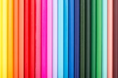 El arco iris coloreado dibujó a lápiz fila Imagen de archivo