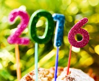 El brillar numera la formación del número 2016, como el Año Nuevo, en un Ca Fotos de archivo El brillar numera la formación del número 2016, como el Año Nuevo, en un Ca Fotos de archivo