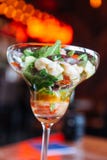 El canape picante y amargo del estilo tailandés de la langosta sirvió una porción en copa de vino imágenes de archivo libres de regalías El canape picante y amargo del estilo tailandés de la langosta sirvió una porción en copa de vino imágenes de archivo libres de regalías