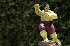 El cierre para arriba tiró de armatoste en figura de los superheros de los VENGADORES en la acción foto de archivo El cierre para arriba tiró de armatoste en figura de los superheros de los VENGADORES en la acción foto de archivo