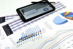 El contable verifica la exactitud de estados financieros Contabilidad, concepto de la contabilidad imagenes de archivo El contable verifica la exactitud de estados financieros Contabilidad, concepto de la contabilidad imagenes de archivo